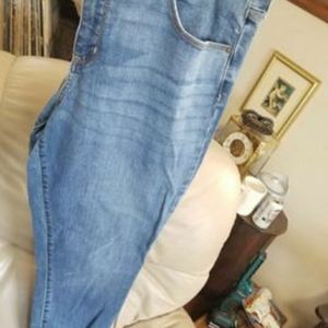 MEDIUM WASH JEANS STRAIGHT LEG UNIVERSAL THREADS SIZE 14 REGULAR 14/32R